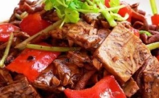 鲜香美味，小炒卤鸭肠做法大公开！（掌握秘技，让你的鸭肠变得更加美味！）