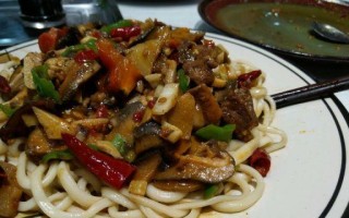 一碗酸爽入味的美味佳肴，让你舌尖上的享受（一碗酸爽入味的美味佳肴，让你舌尖上的享受）