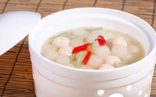 美味可口的虾仁丸子制作方法（以新鲜虾仁为主料，做出营养美味的丸子）