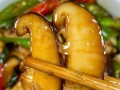 美味蒜烧香菇鱼的做法（古法传承，鲜香入味，家庭美食必备）