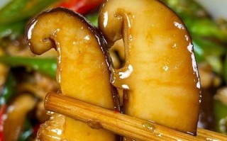 美味蒜烧香菇鱼的做法（古法传承，鲜香入味，家庭美食必备）