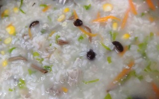 一碗温暖的香菇肉片粥，满足你的味蕾（用爱为家人煮一碗健康美味的粥，让他们感受到温馨的关爱）