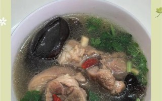 鸭血粉丝羊肉汤的制作方法（用新鲜的材料制作出香气扑鼻的鸭血粉丝羊肉汤）