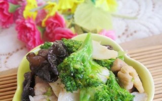 百合炒花椰菜，味道香鲜美（传统菜品新口味，百合之香彰显花椰菜的鲜美）