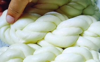 松软大麻花的制作方法（以新鲜大麻为原料，轻松DIY美味大麻花）