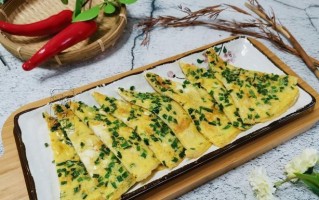 小红虾煎鹅蛋，美味又营养（轻松学会的做法，享受健康美食）