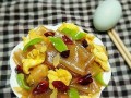 鸭蛋粉皮的美味佳肴（用鸭蛋粉皮做出的五香脆皮鸭）