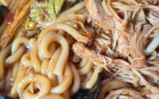 香芹炒米粉，清爽可口的家常美食（做法简单，营养丰富，送给家人最好的味道）
