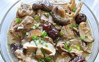 健康美味，香菇瘦肉汤的烹制方法（香菇瘦肉汤，营养丰富的佳肴，一次尝尽滋味）