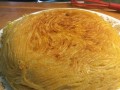 如何制作美味的西班牙意粉蛋饼（以西班牙美食为灵感，用简单的食材制作美味早餐）