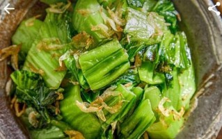 虾皮炒小油菜，口感鲜美，健康营养！（学会这道家常菜，做出营养美味的家庭晚餐！）