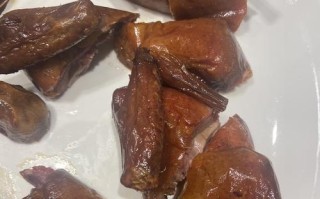 美食佳肴——蒜香鲜贝炒乳鸽（以精湛厨艺，制作口感绝佳的菜品）
