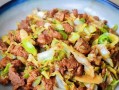 美味又营养，以肉炒卷心菜的做法（健康生活从餐桌开始）