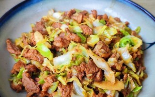 美味又营养，以肉炒卷心菜的做法（健康生活从餐桌开始）