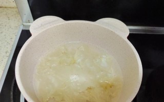 冰糖雪梨粥的做法（清热润肺的良方）