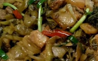 酸菜炒五花肉，美味又营养（教你如何制作酸菜炒五花肉，口感更佳，营养更全面）