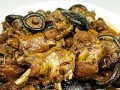 香菇炖鸡块的做法（传统美味，健康养生，品尝家常味道）