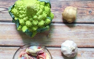 美味酥肉炒花菜做法（家常做法教你轻松炒出花菜鲜美佳肴）