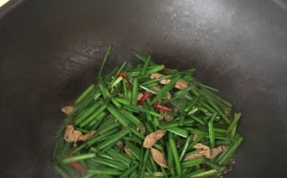 家常美食——肉丝炒韭菜（快手美味，美味可口，健康美食）