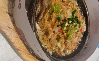 酸菜豆腐锅的做法（一锅酸爽美味，营养健康不浪费）