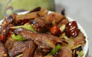 尝鲜香辣猪头皮，美食爱好者不容错过的佳肴（麻辣口感，回味无穷）