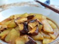 家常菜谱——香菇炖冻豆腐（味道鲜美，口感丰富，营养丰富的素食佳肴）