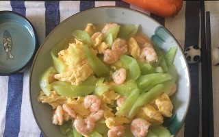 美味可口的虾仁黄瓜炒蛋（绝佳食材搭配，营养健康又开胃）