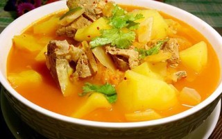 粤式番茄土豆排骨汤的制作方法（一碗暖胃暖心的家常美食）