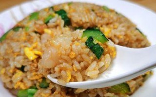 美味虾仁鸡蛋黄瓜丁炒饭（用这个秘诀，让你的炒饭更加地美味！）