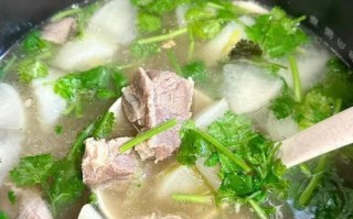 羊肉炖萝卜汤的家常做法（营养丰富、味道鲜美、滋补身体）