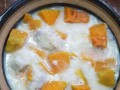 椰汁南瓜芋头煲的做法（清新爽口，营养丰富的家常菜）