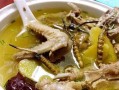 尾草鸡汤，滋补养生的佳肴（传统家常菜，美味又养生；如何制作一碗营养丰富的尾草鸡汤？）