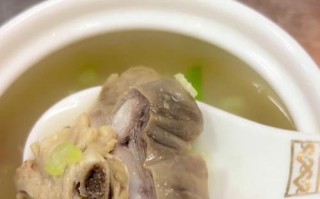 喝一碗暖胃猪肚鸡汤，守护你的健康（做法详解，营养价值全揭秘！）