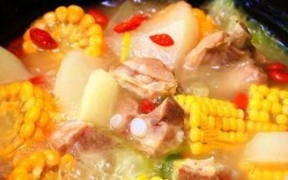 以蔬果排骨汤滋补养生（健康生活从一碗汤开始）