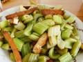 家常美食-以西芹炒豆腐干（简单易做的素食美味）