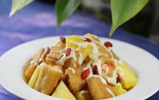 清爽美味，健康又营养——以鲜果油条虾的做法（一道美食，尽显美好滋味；健康又营养，幸福你我身心。）