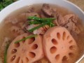 家常小米排骨炖莲藕（一道营养丰富的冬日美食）
