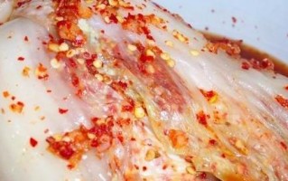 手把手教你腌制辣白菜（家常美味，自制好滋味）