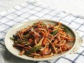 美味健康的以什锦炒乌冬面（健康食谱、家庭美食、营养均衡）