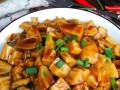 家常糖醋藕丁，口感独特美味（一道简单易学的下饭佳肴，让你大快朵颐）