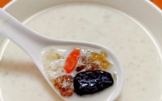 好吃又养生，学会做桃胶牛奶圆子羹（营养丰富，简单易学，让你想喝再喝）