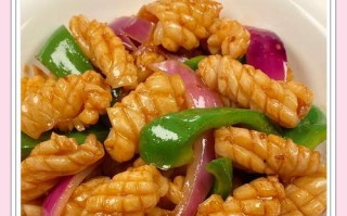 家常美食——咸菜炒鱿鱼（一道简单易做的下饭菜，让你尝到咸菜和鱿鱼的完美结合）