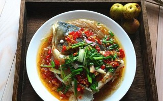双味剁椒鱼头的制作方法（家庭健康食谱，双重口感享受）