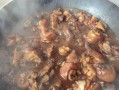 家常美食——香菇炖猪脚的做法（浓郁滋补，营养美味，让你享受舌尖上的幸福）