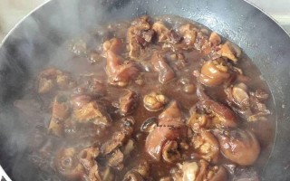 家常美食——香菇炖猪脚的做法（浓郁滋补，营养美味，让你享受舌尖上的幸福）