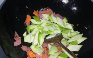 家常菜谱（好吃不贵的小炒菜，家庭聚餐必备的一道菜肴）