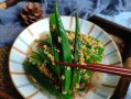 口感鲜美的蒜蓉秋葵粉丝（美味的秋葵粉丝做法，让你回味无穷）