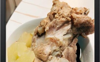 丝瓜番茄猪骨汤的做法（营养丰富的家常汤菜，以猪骨为底材，搭配丝瓜和番茄）