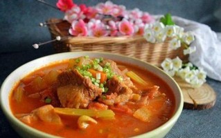 西红柿炖牛楠，领略家常美味（传统美食再现，营养丰富养生佳品）