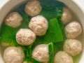 小白菜豆腐肉丸汤的做法（健康美味汤，让你暖胃又暖心）